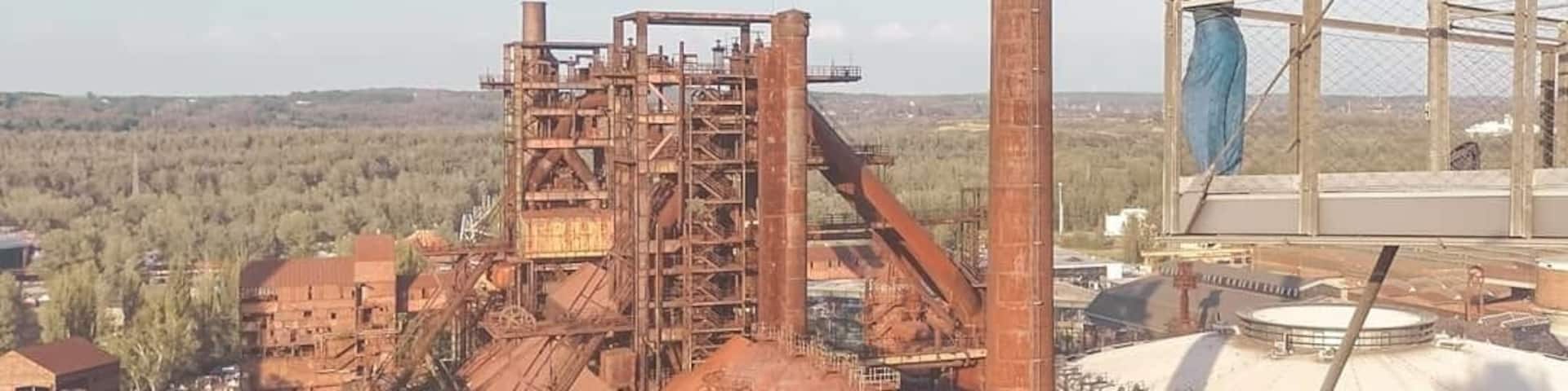 Ostrava is one of the coolest cities in Czech Republic! Its industrial heritage is very strong. Many of the old factories are used to host festivals, exhibitions and cool coffee places, like this one, located on top of an old furnace
#ostrava #czechia
