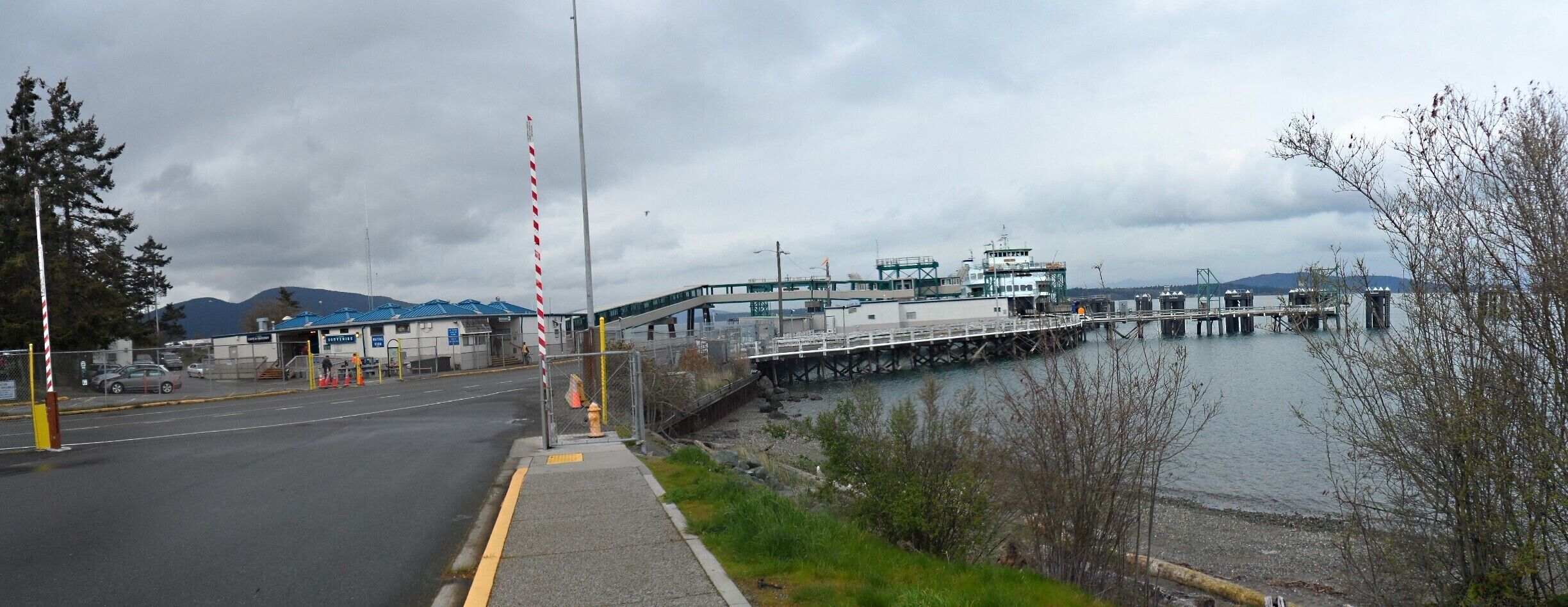 Coastal line of Washington state of USA with pacific ocean near Seattle is an estuary located between Canada and USA. The estuary is called Puget sound, this area is made of hundreds of water channels, islands, and rocks. they form a very unique habitat for marine life. This is home of several species of whales and paradise of fishermen. The islands are lush green and have tons of scenic area. Washington state is RUNNING a network of ferries called Washington ferries, islands are fully facilitating to tourists. Anacortes near Seattle is a harbor for ferries   