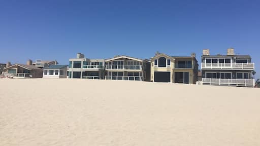 #BeachBound #beach #sand #minimal #minimalism #minimalist #sand #color #colorful #house #houses Amazing colorful houses and beach - perfect minimalism