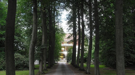 This is a photograph of an architectural monument. It is on the list of cultural monuments of Paderborn, no. 332