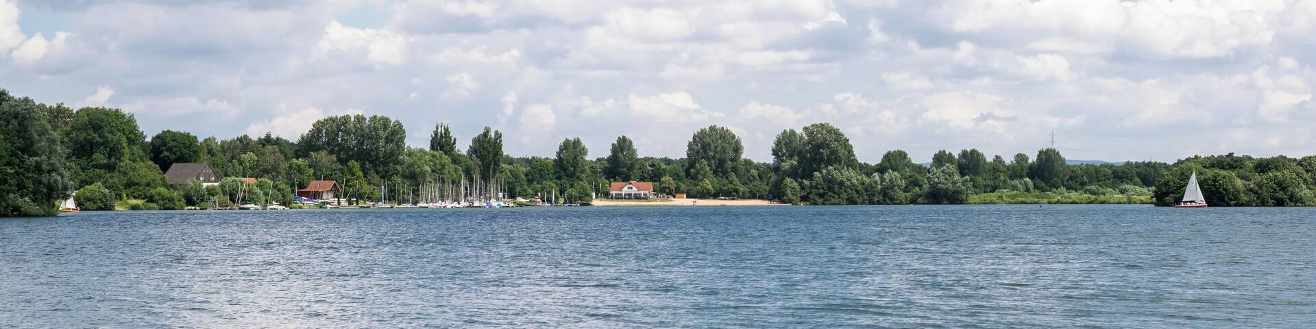 Lippesee in Paderborn; Blick auf das Nordufer