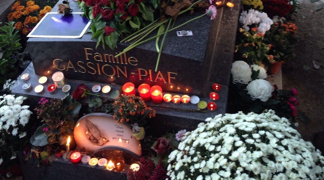 Edith Piaf's grave in Père Lachaise
