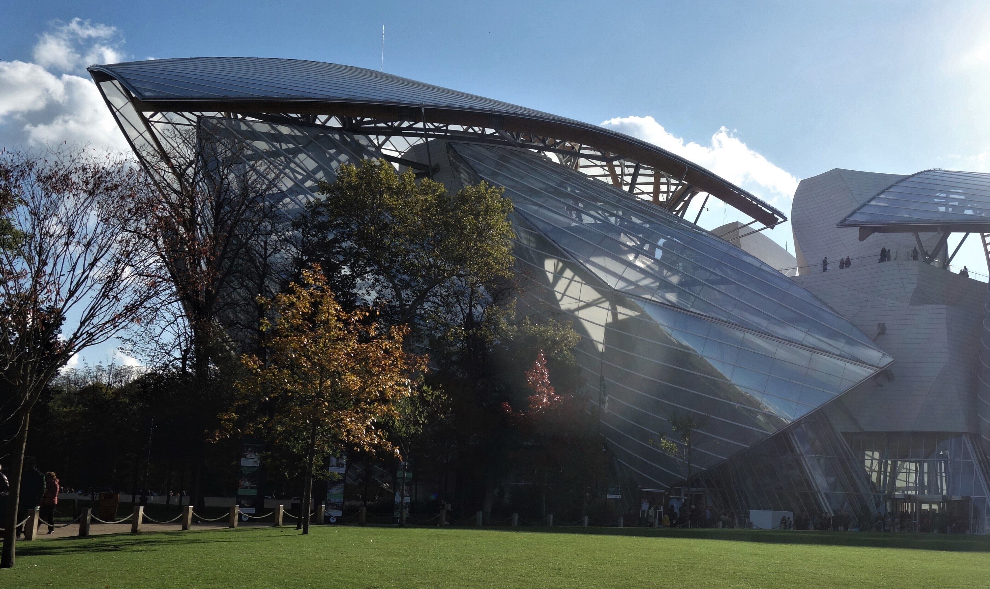 Does it look like a boat, a whale, a crystal palace in the middle of an explosion?
The “Fondation Louis Vuitton” museum was designed by the American architect Frank Gehry, it hosts modern and contemporary art exhibitions and concerts.  #Architecture  #Trovember