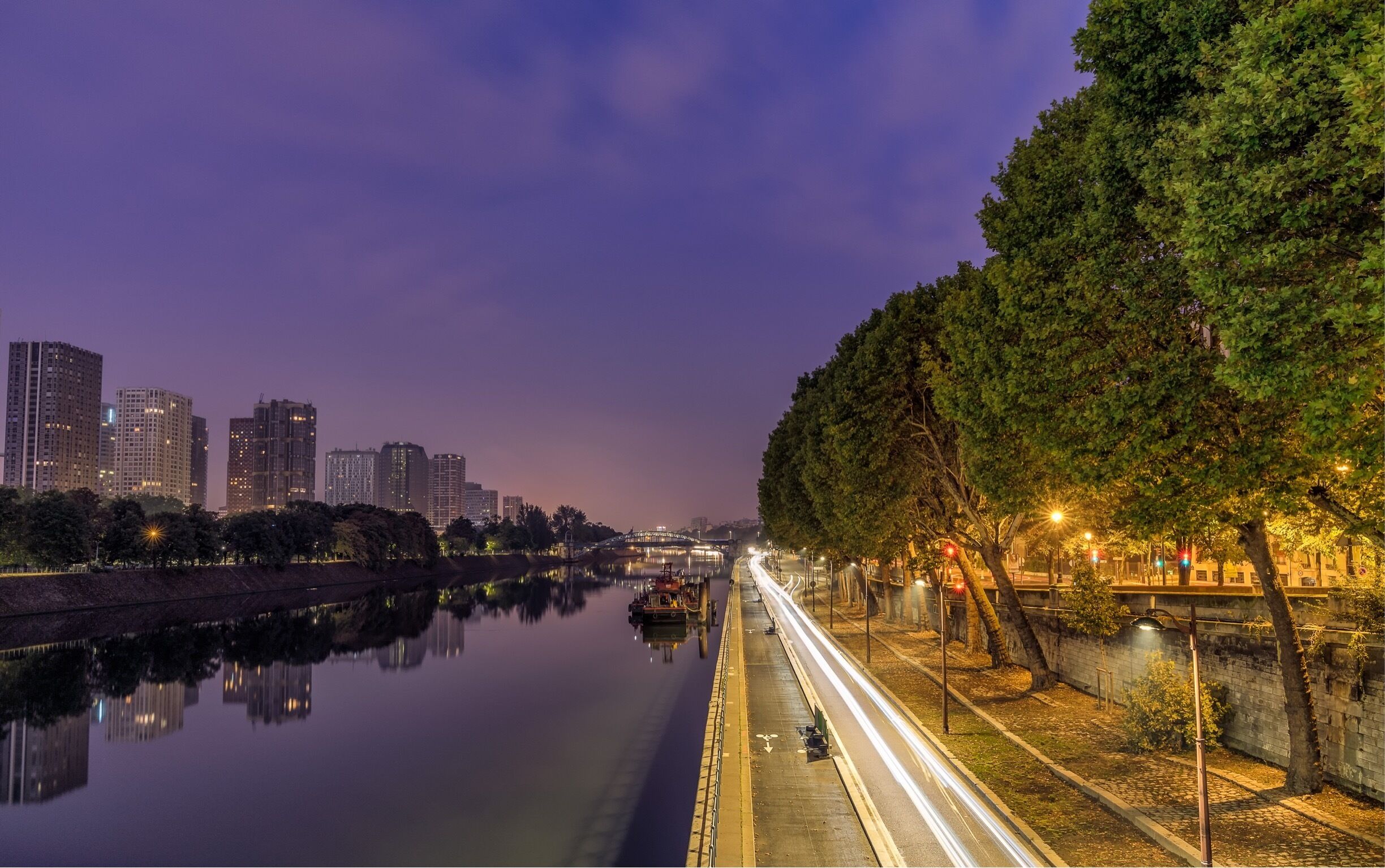 Early morning in Paris, pushing Sony sensor to the limit!