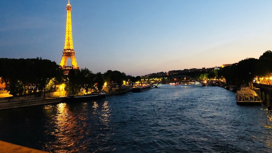 From the city of Lâ€ïžve
#paris
#BVSBlue