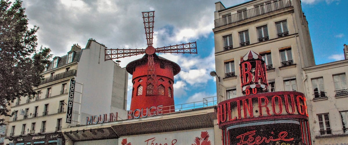 Moulin Rouge in Paris! This is such a great place to visit in Paris. Such a landmark and an area of Paris that is must see. The Lights at night are spectacular. #red #urbanjungle