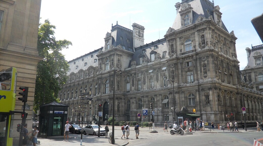 Walking around Paris