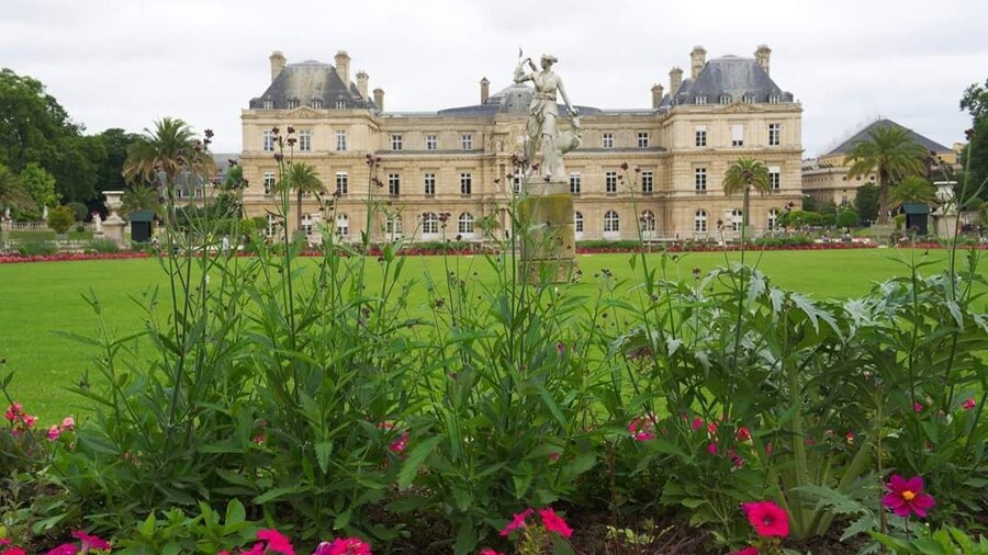 Lovely place to take a break from a bussy city like Paris. Lots of chairs where you can sit down read a book. We bought some Chocolate croissants in a bakery near by and ate them there. But be warned you make a lot of birdy friends.