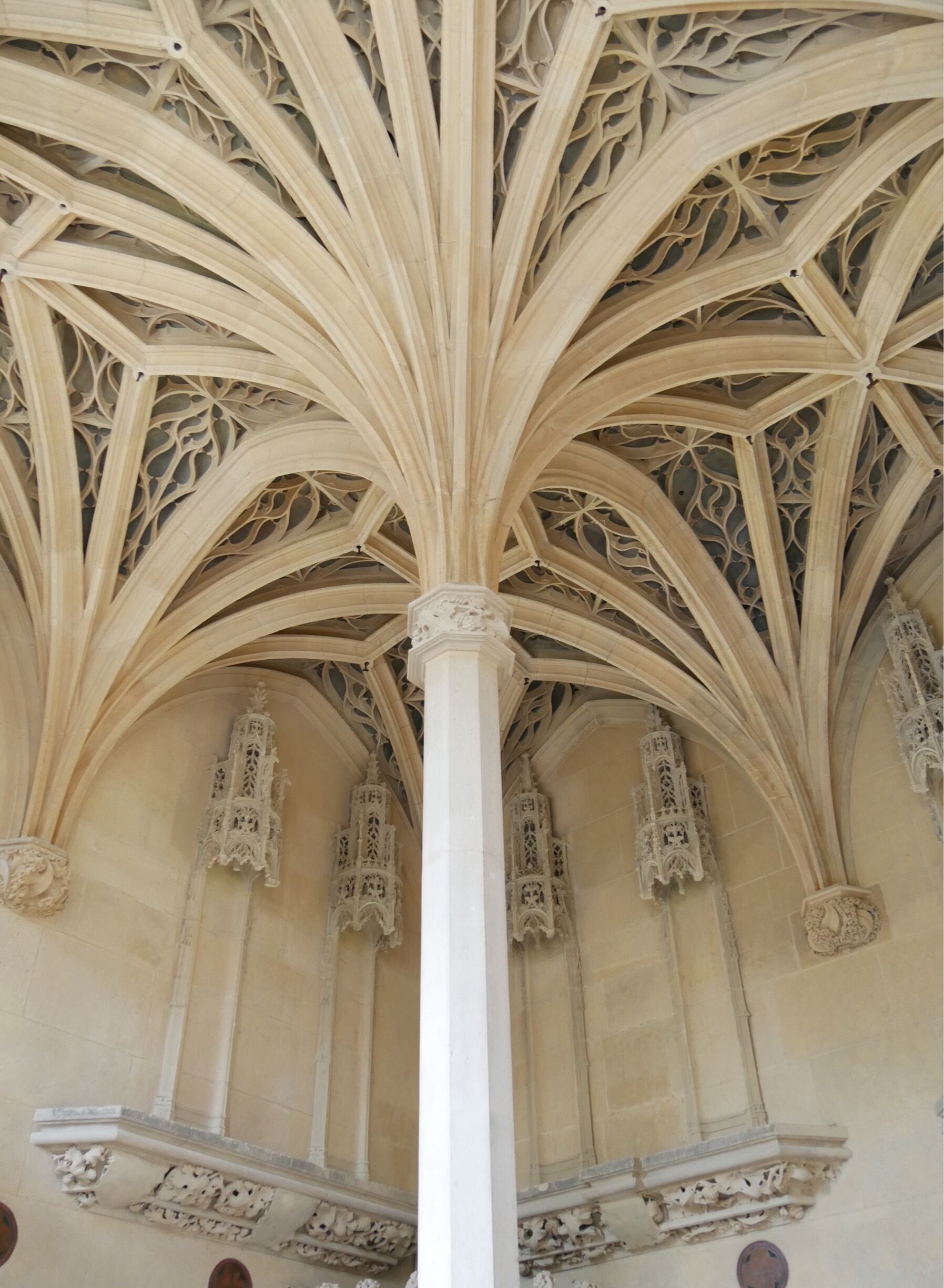 Central pillar and part of the ceiling of the Abbot's Chapel in the Musée de Cluny. The chapel is the best preserved room in the 15th century medieval townhouse that is the museum. The architectural style is called Flamboyant Gothic. #instone