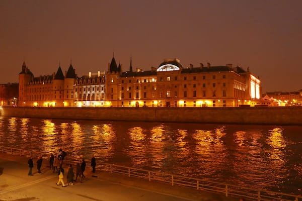 Palais de justice vu de la Seine