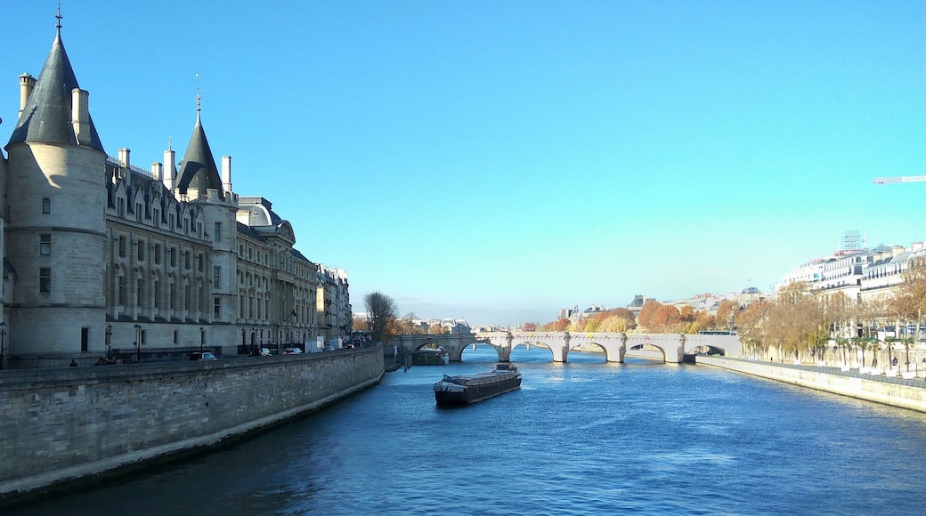 A very nice spot but busy with tourists going to Notre Dame