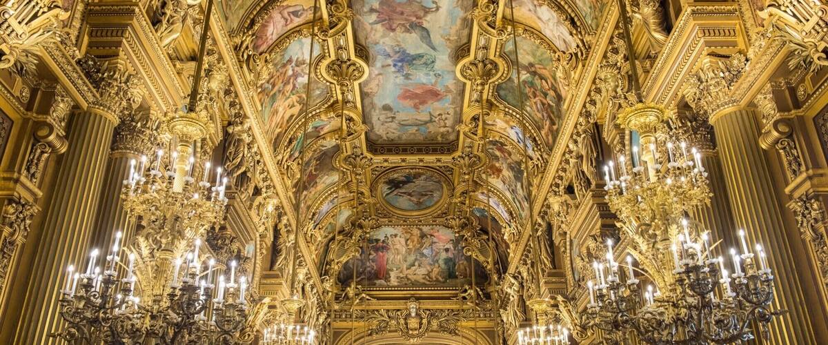 That ceiling !!!! Wow ! I could have spent all day photographing this amazing building and i will go back sometime to take some more images.
#bvstrove #paris #operahouse #palaisgarnier #beautiful #architecture #bvstrove #details