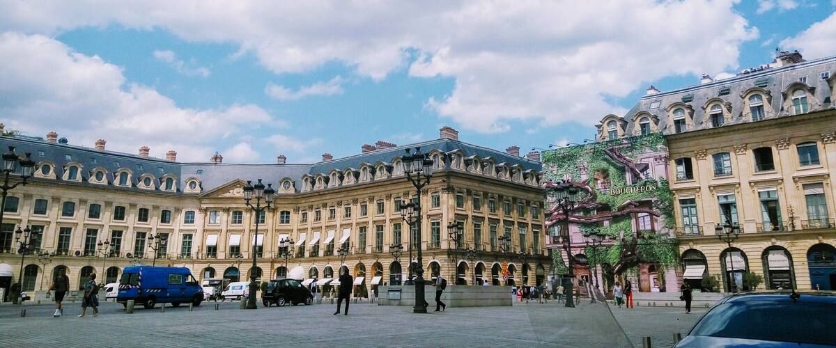 This square is definitely the emblem of the French luxury.
The last two centuries, the most prestigious jewellers established in Place Vendôme. Mellerio, Chaumet, Boucheron are some of the names you will need to remember.
#LifeAtExpedia
#Paris
#PlaceVendome