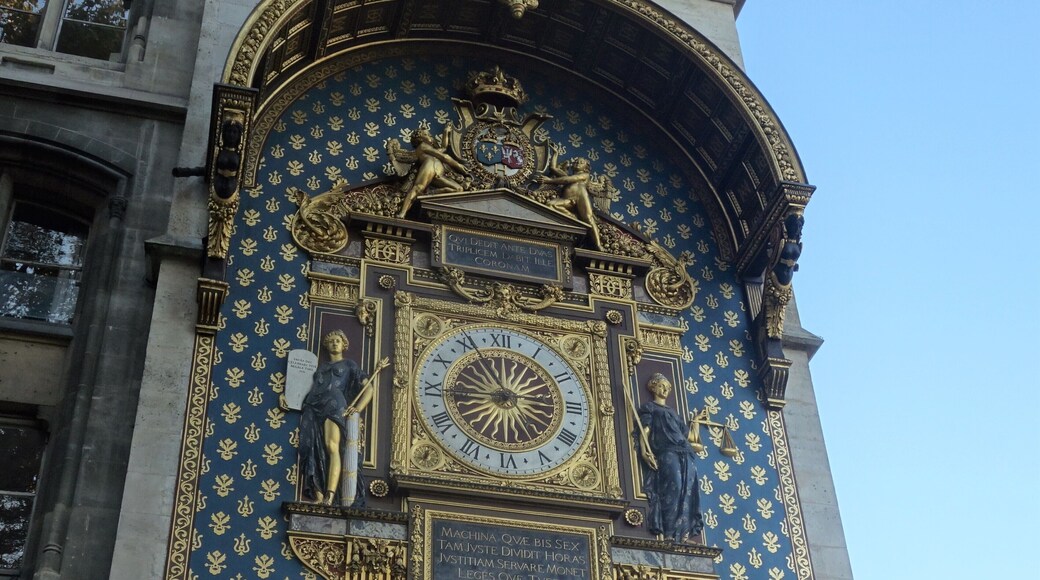 The Conciergerie on the Ile de la Cité, in the heart of Paris, is the oldest remaining part of the Royal Palace (until the 14th century). One of the towers contains the oldest public clock in Paris. The clock was built by Henri le Vic, a German engineer who arrived in Paris in 1370. #TroveOnTuesday #LocalSecrets #History