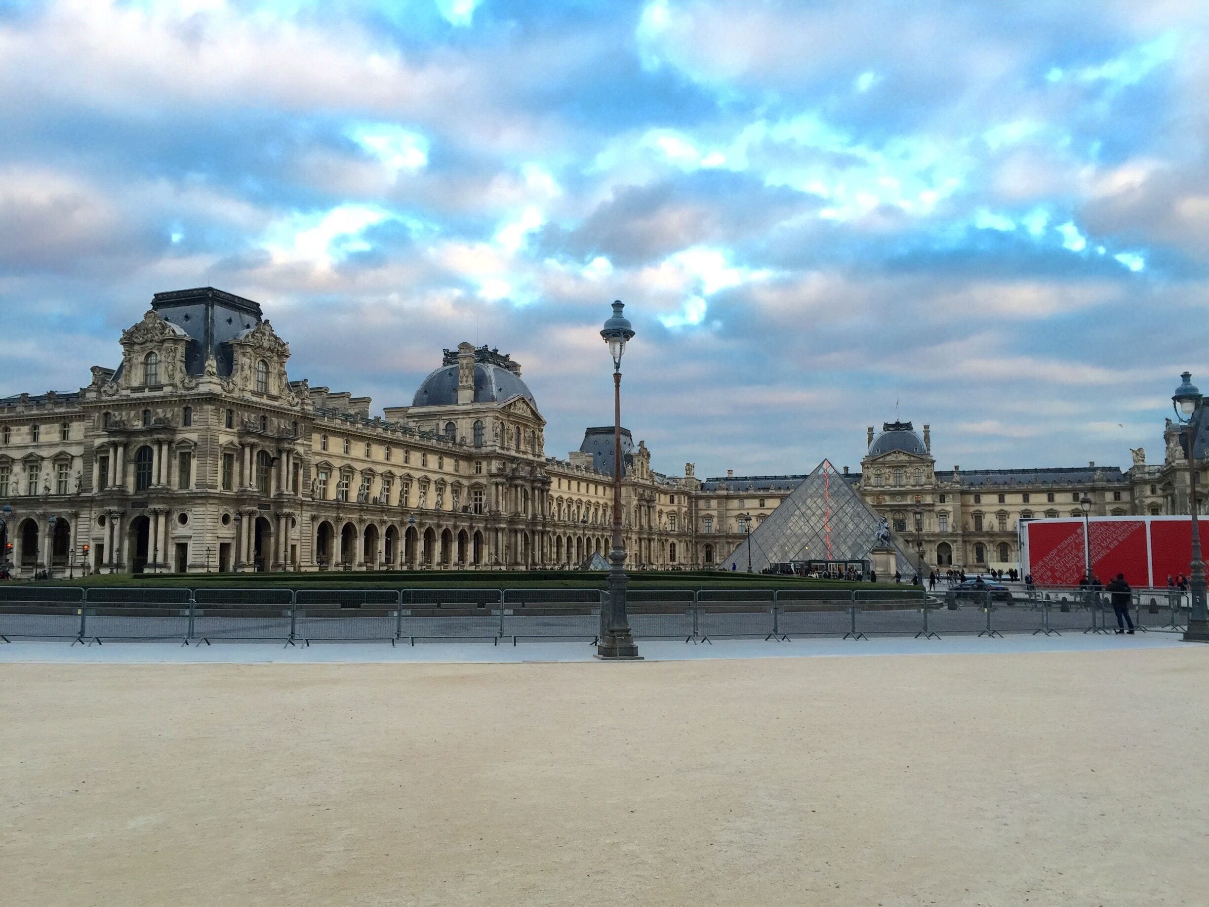 La Carrousel de Louvre