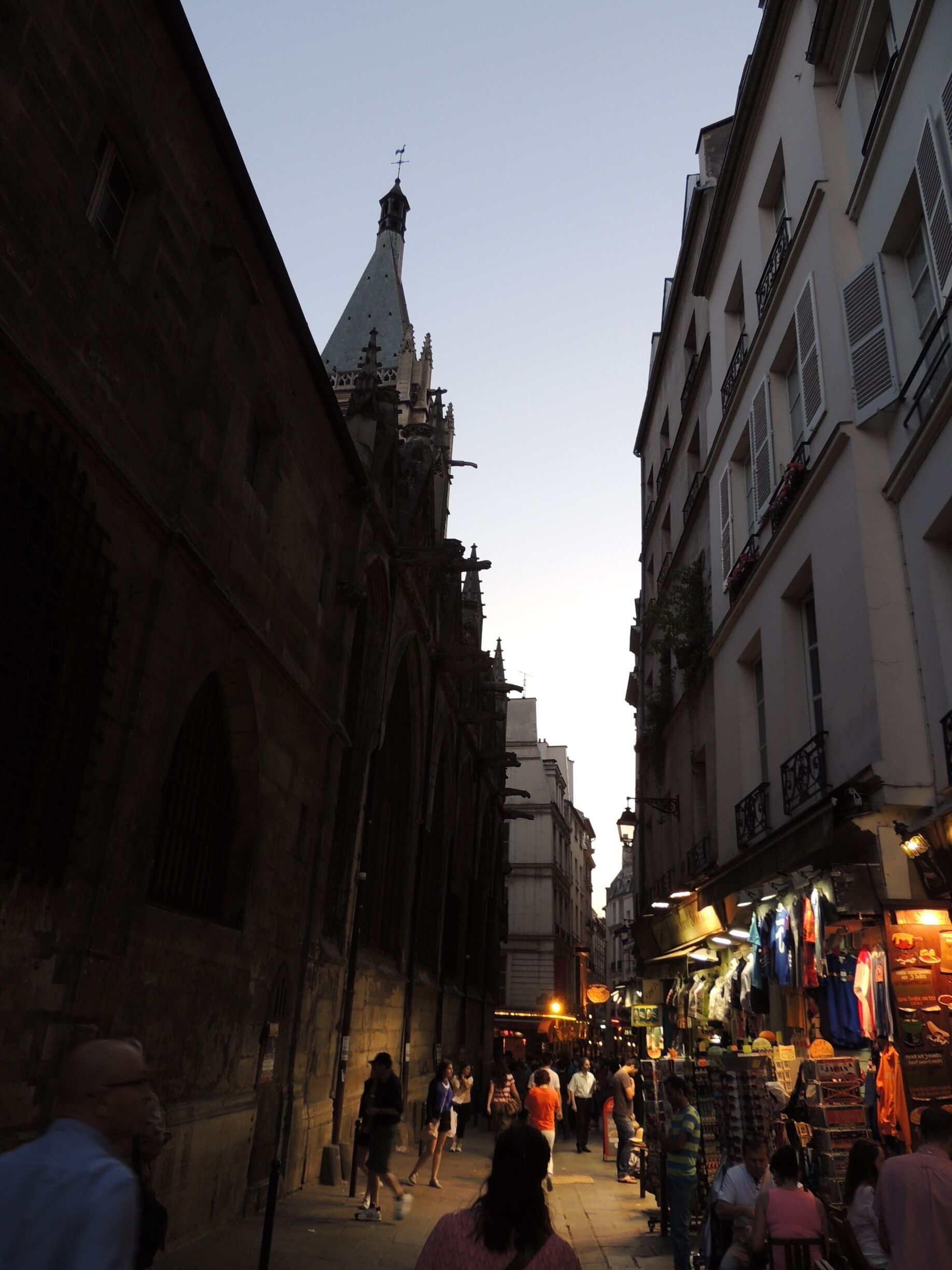 I just liked the contrast of the lights from the vendors, the sky at dusk and the dark stone of the church... 