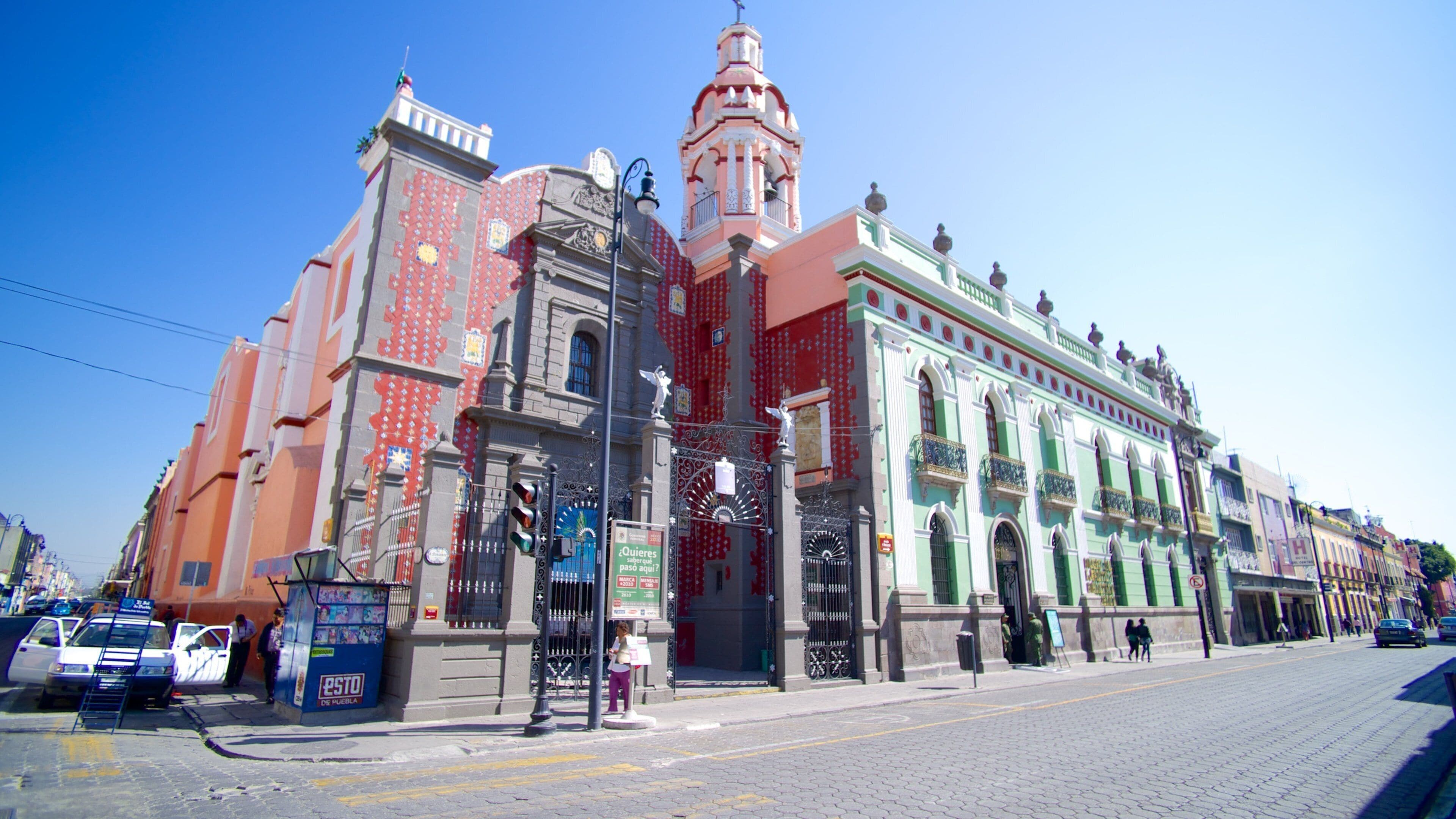 Puebla ofreciendo una ciudad y escenas cotidianas