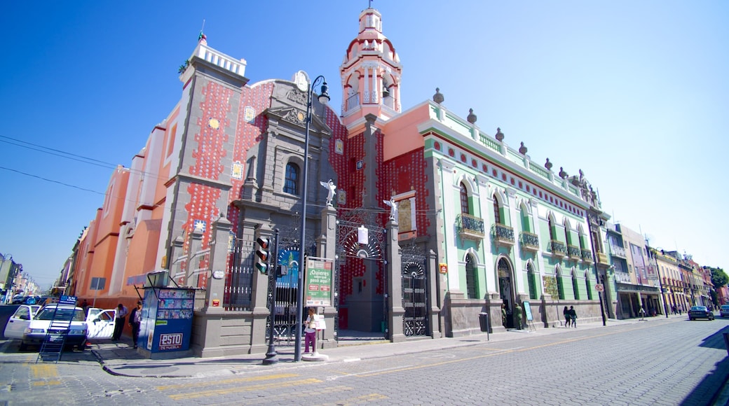 Puebla ofreciendo una ciudad y escenas cotidianas