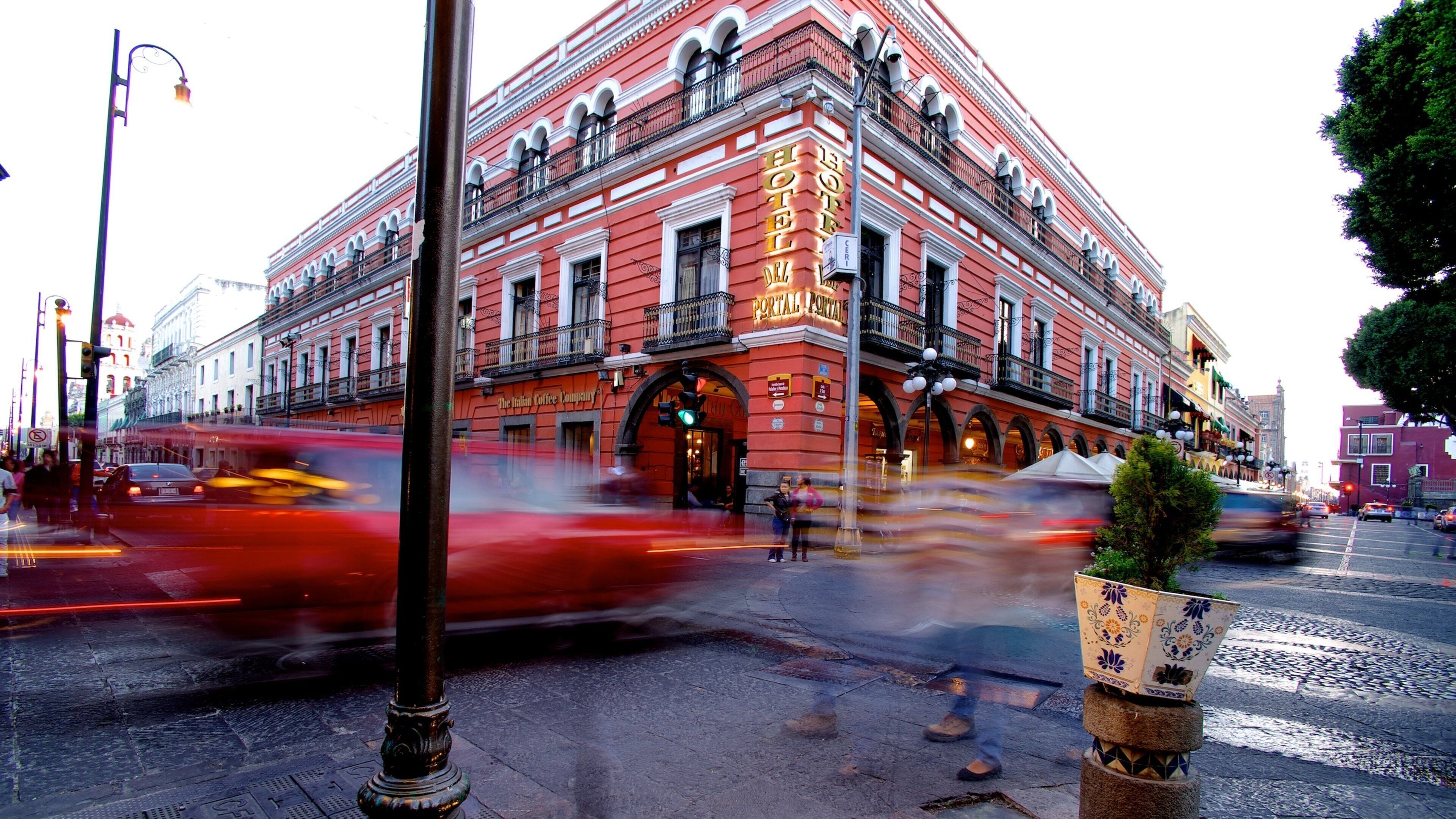Puebla mostrando escenas cotidianas, un hotel y una ciudad