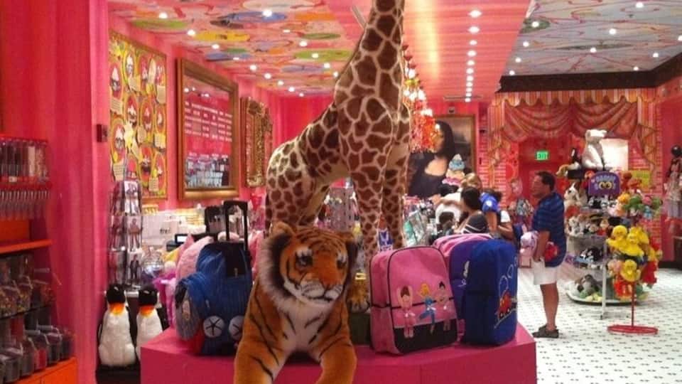 Best ice cream ever, especially if you have little ones. The whole environmental atmosphere is very kid friendly. There's a picture in the back with the Mona Lisa holding a ice cream cone.