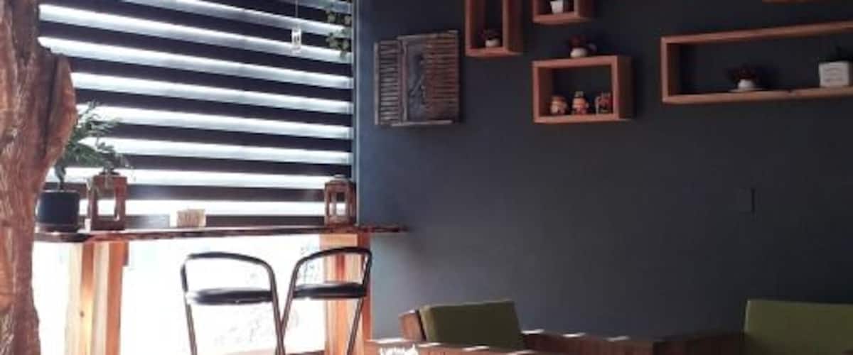 Want to drink delicious hot or cold coffee, a refreshing drink or bubble tea and eat a delciious bubble waffle for an affordable price in a cozy and pleasant area --> this is definitely your place to be!
Suriname at it's best!