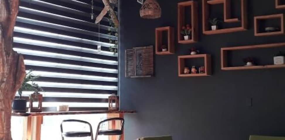 Want to drink delicious hot or cold coffee, a refreshing drink or bubble tea and eat a delciious bubble waffle for an affordable price in a cozy and pleasant area --> this is definitely your place to be!
Suriname at it's best!