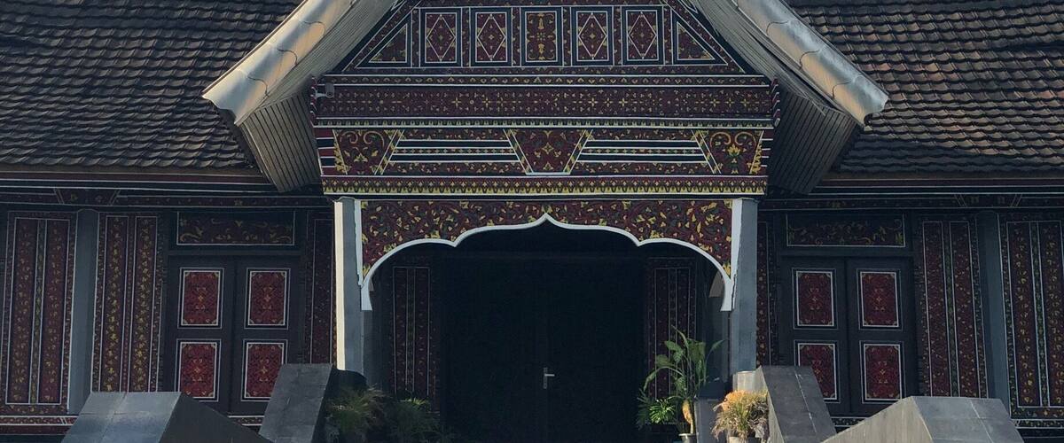 It is called “gonjong”, hornlike roof structure
#rumahgadang
#architecture
#padang
#westsumatera
#indonesia
