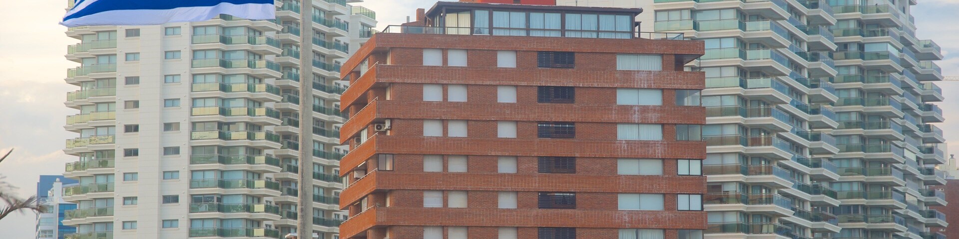 Punta del Este ofreciendo señalización y una ciudad