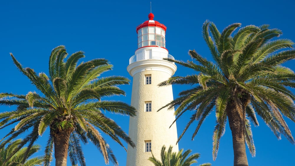 Punta del Este showing a lighthouse