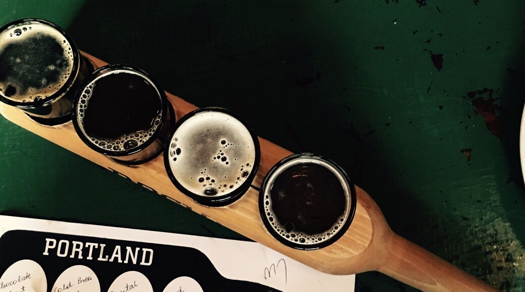 Rogue is one of the best and well known brewery in Portland and whole state.
You can choose from more than 30 different tap beers. There is very interesting story behind one of them - Beard Beer.
You will always find one beer tastes like one of the Voodoo Doughnut weird flavored cake. And always in beautiful crazy pink colored bottle.
Place one in a kind!
#FoodieFinds