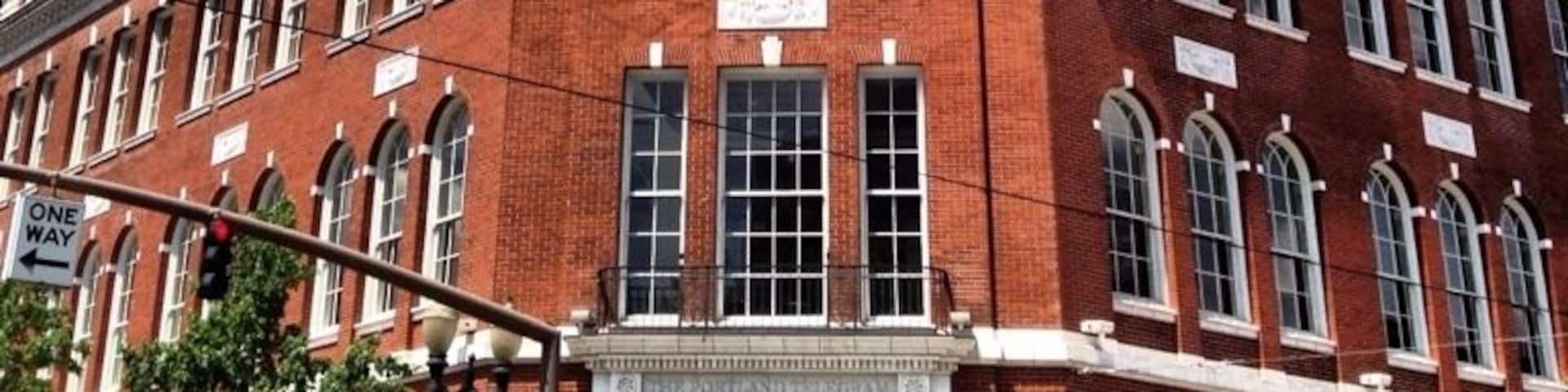 Built in 1922 and renovated in 2004.