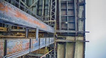 HDR photo of the underside of the Steel Bridge, over which I walk when I'm not feeling lazy.