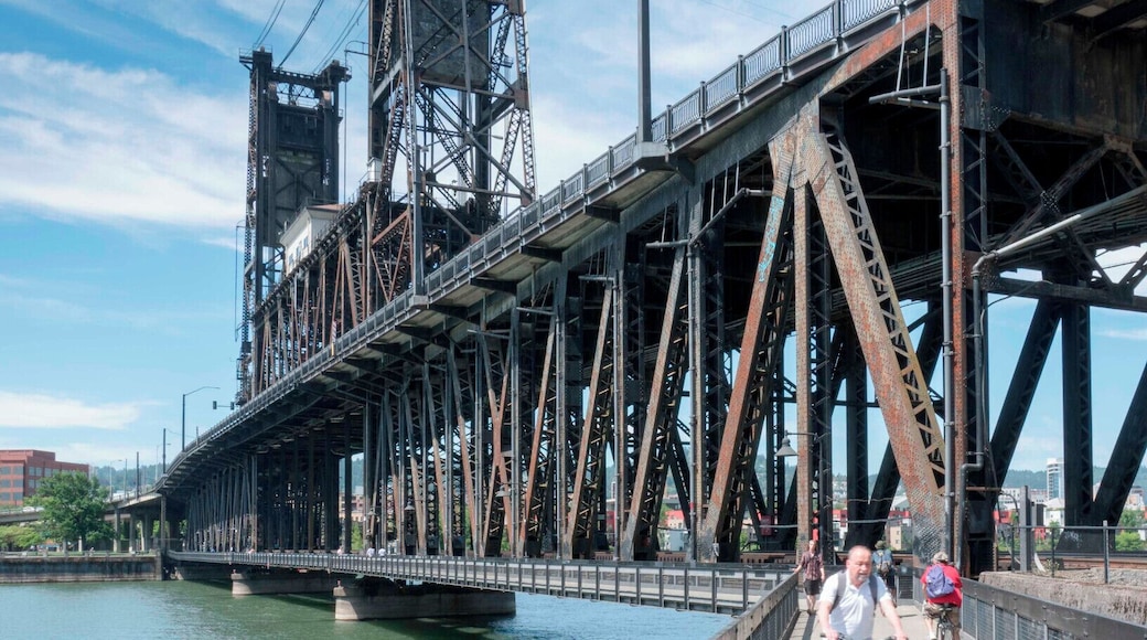 Cross back across the Willamette River along the pedestrian walk below the Steel Bridge to the East side Esplanade.