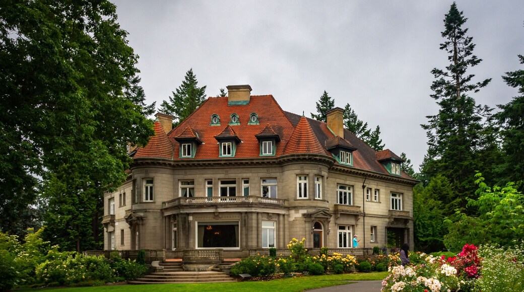 The finest historic house museum with a beautiful garden, large yard and a panorama to the city. You shouldn't miss this place!