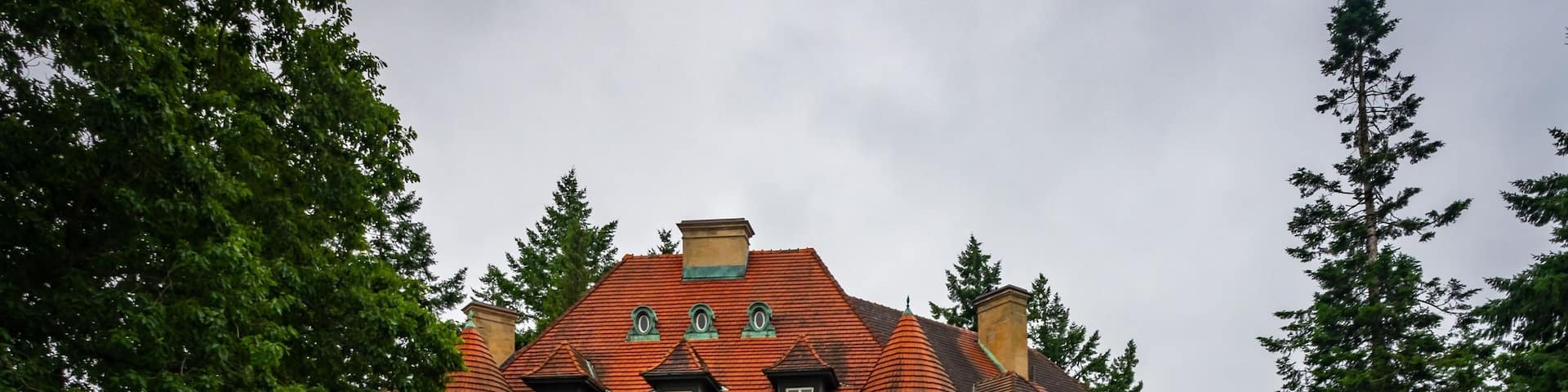 The finest historic house museum with a beautiful garden, large yard and a panorama to the city. You shouldn't miss this place!