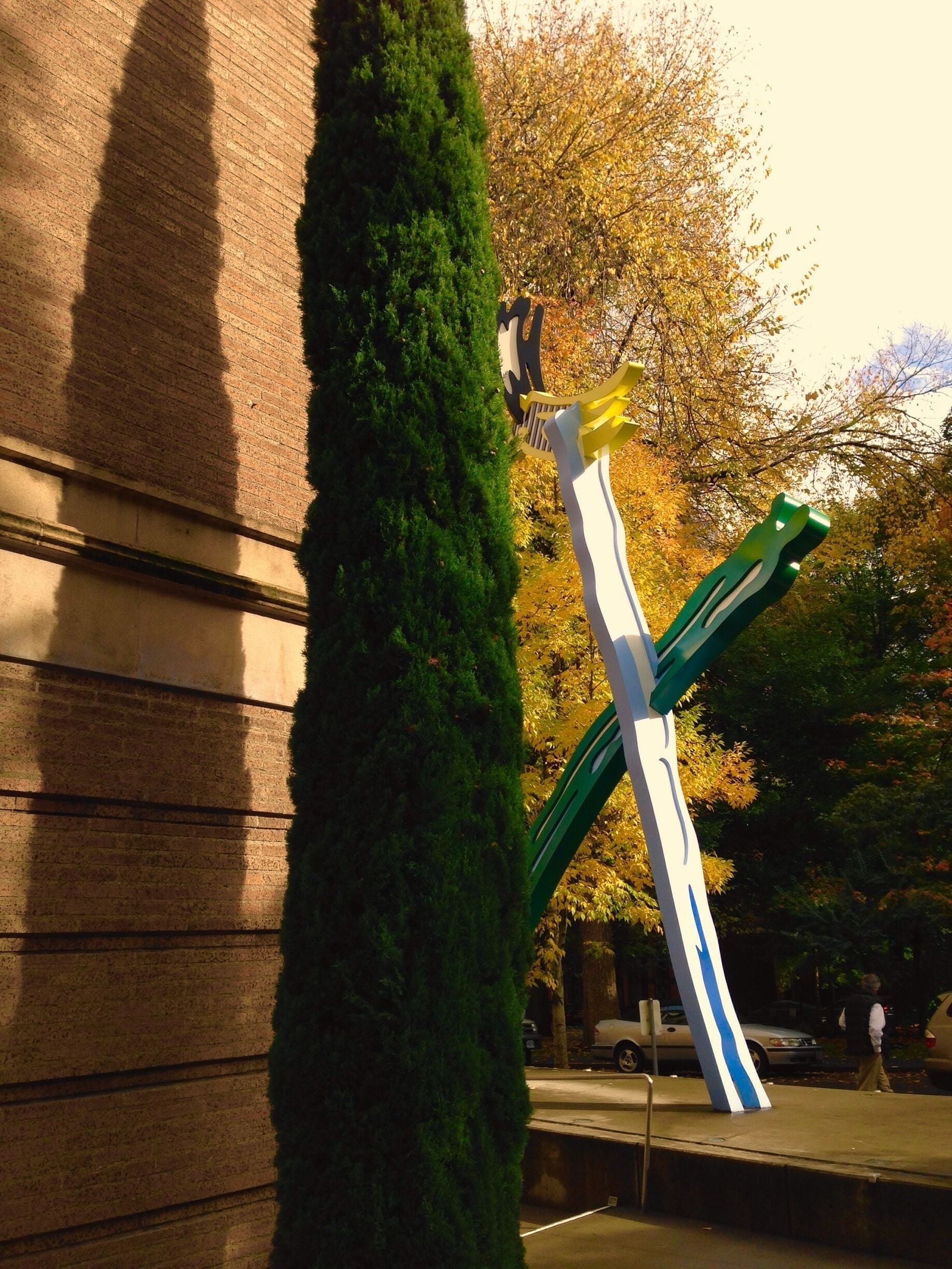 At the PAM, one of Roy Lichtenstein's work is shown on the background of this shot.#roadtrip