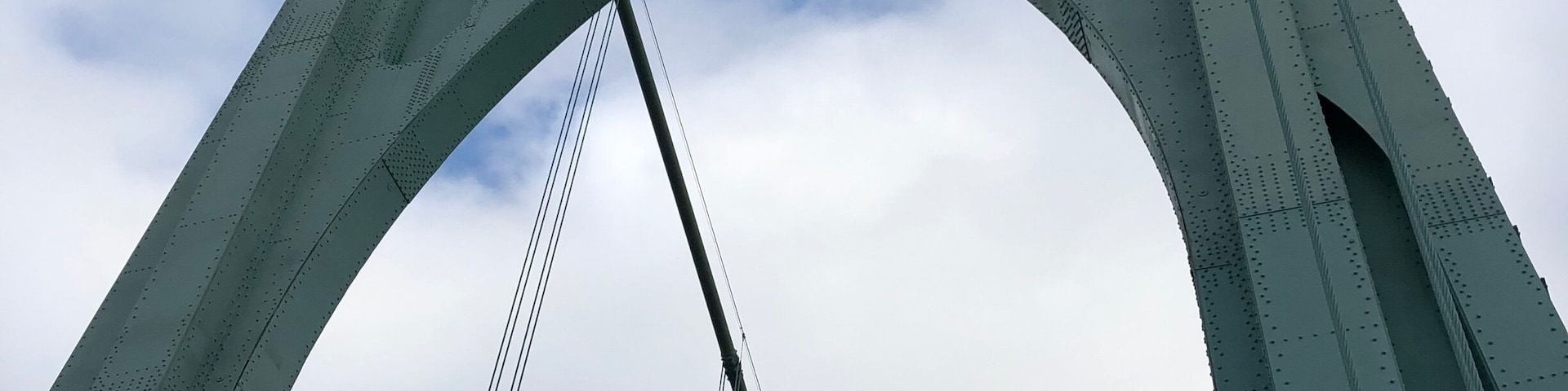 St. John’s Bridge, the highest above the Willamette River as 60m and tower is 100m tall. While I was staying in Kenton, I came to this bridge by running. Roundtrip = 12K.