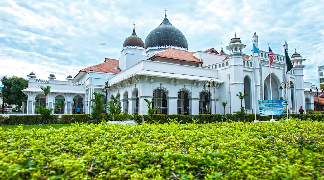 Penang which includes a garden and heritage architecture