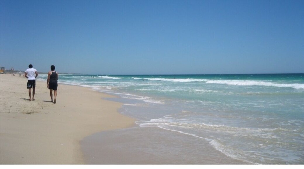 Bumming in the beach like this? Heaven! Perfect clear blue skies and see how wide the space out there. Calm water. I wouldn't ask more except for a sub-zero beer.