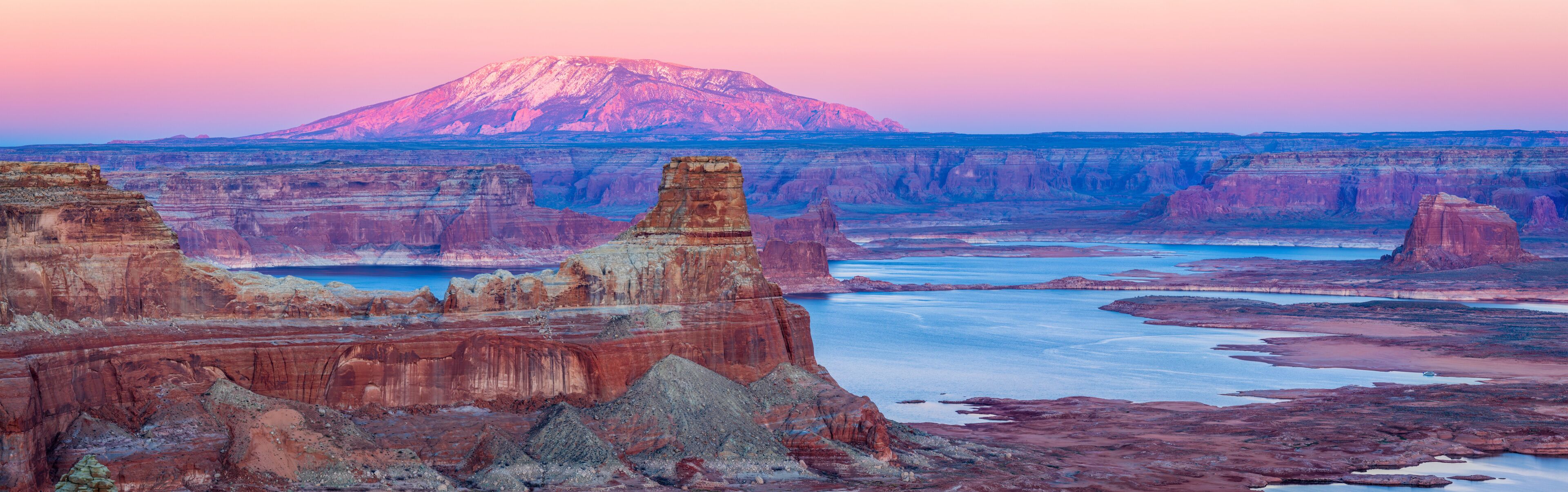 Alstrom Point in Lake Powell near Page, Arizona, USA