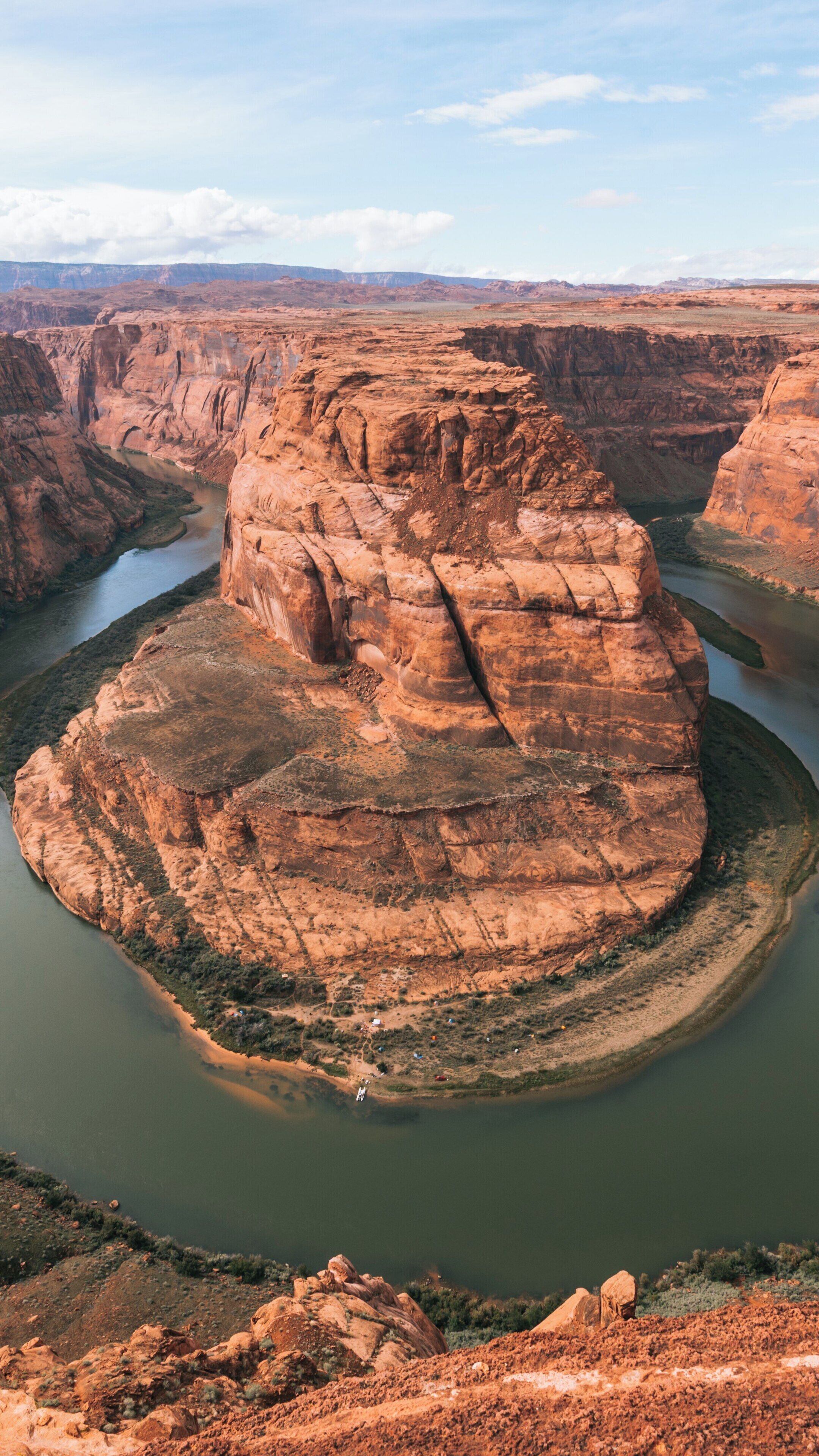 Horseshoe Bend offers breathtaking views of the Colorado River winding through stunning red rock formations in Page, Arizona during the daylight