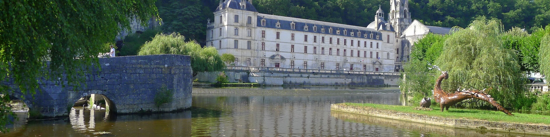 This building is indexed in the Base Mérimée, a database of architectural heritage maintained by the French Ministry of Culture, under the reference PA00082403 .