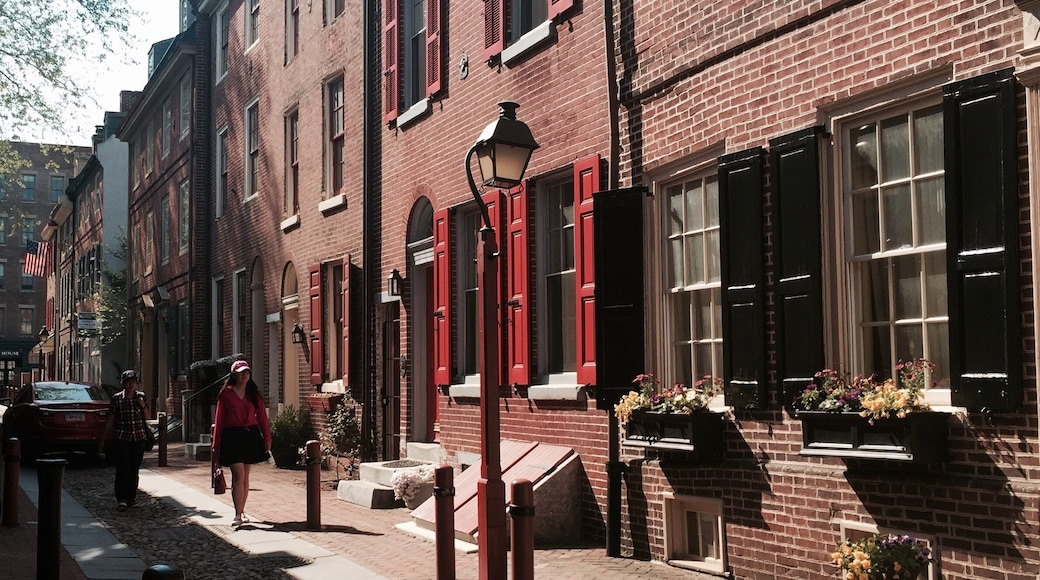 Welcome to Elfreth's Alley. America's oldest residential street that is still inhabited today-- dating back to the 18th century. Located in Olde City, PHILADELPHIA. Nearby is the Betsy Ross house--creator of the first American flag. Olde City is rich in American history, including the Constitutional center with the Bill of Rights, Independence Hall featuring the Declaration of Independence and the Liberty Bell-- the Nation's symbol of Liberty. #philadelphia #history