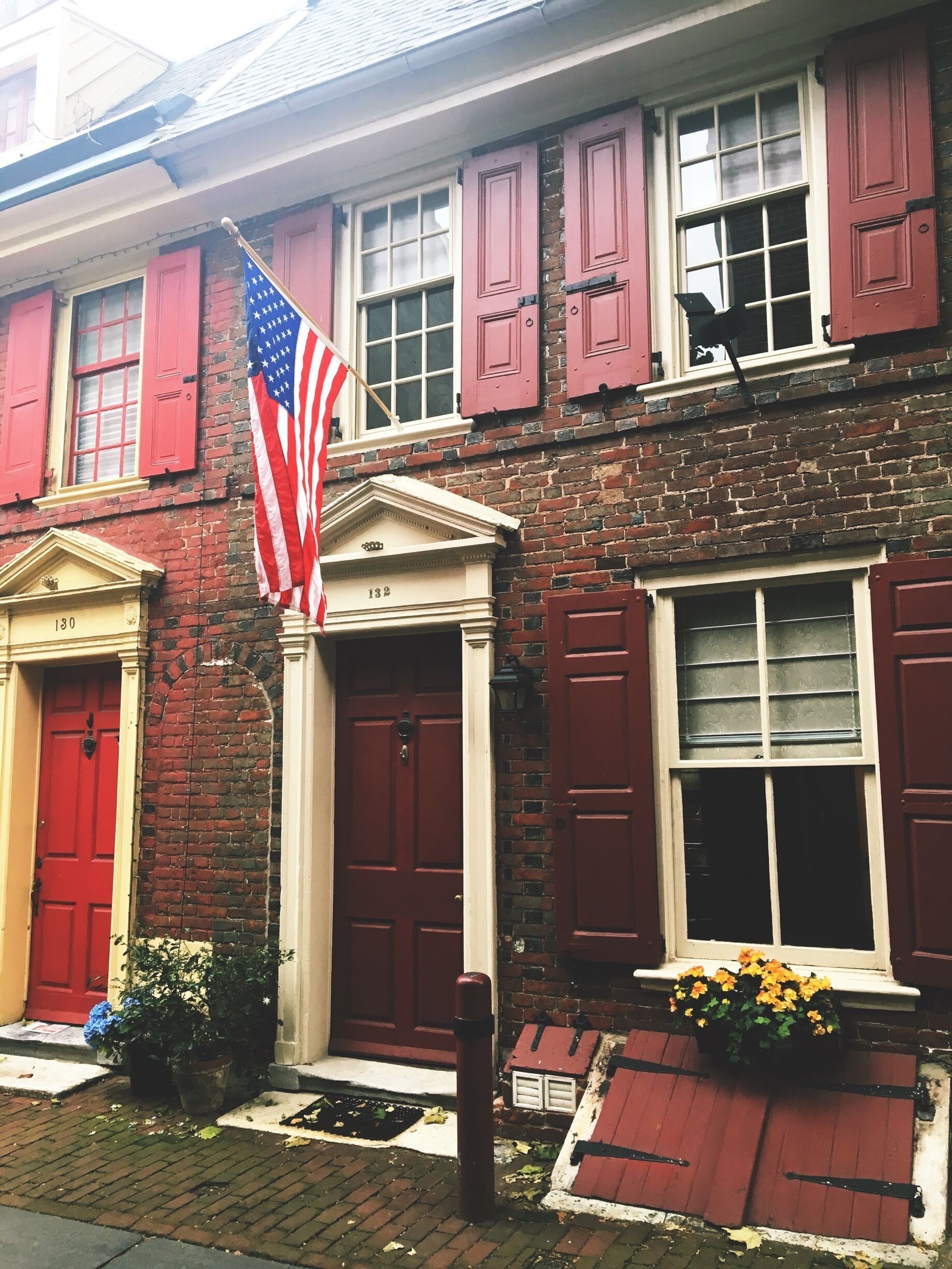 Elfreth's Alley, America's oldest residential neighborhood, in Philadelphia!
