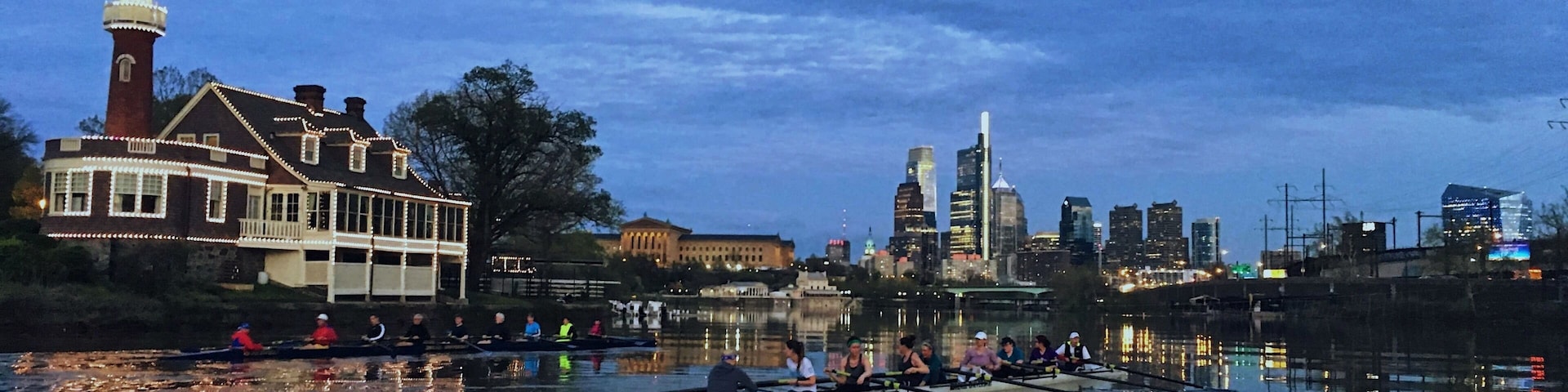 Bachelors Barge Club Masters Sweep 8’s approaching #BoathouseRow after evening practice #rowinglife #rowing #weekendgetaway #philadelphia #philly #coolfun #phillystyle #kidsfun #fun #Sweeprowing #mastersrowing