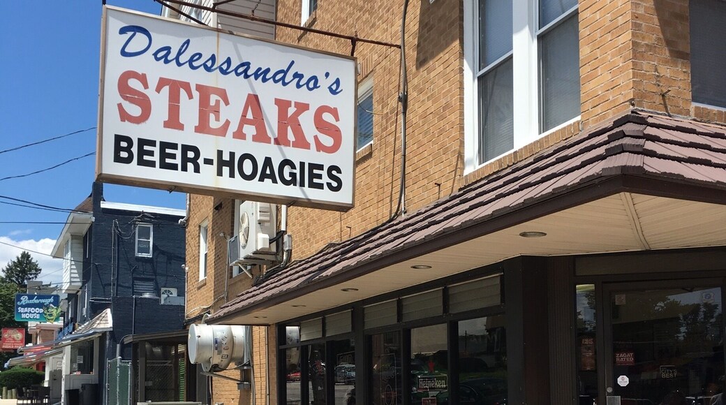 Of the 3 steak sandwich shops we ate, this was the family favorite
#lifeatexpedia