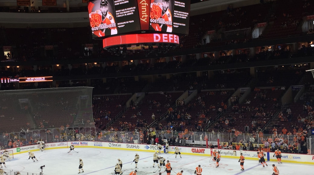If you can, get club box seats at the Flyers game for a great view and intimate bar and private restrooms, away from the crowds.