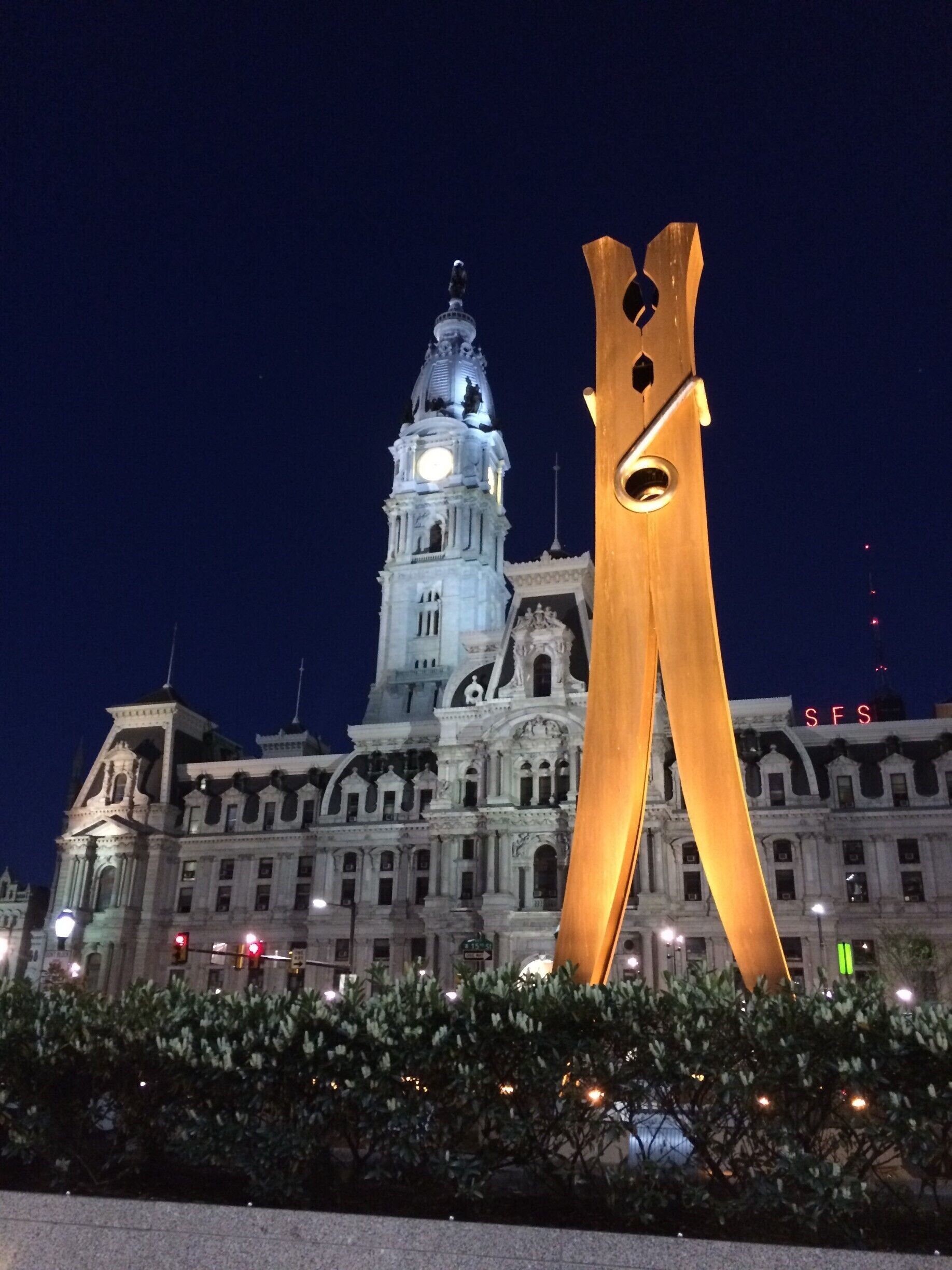 The iconic "clothespin" on Penn Square in the most historic city in the United States. The William Penn statue on top of the city hall tower is the highest one in the world. Was once the tallest building in the world.
#UrbanJungle