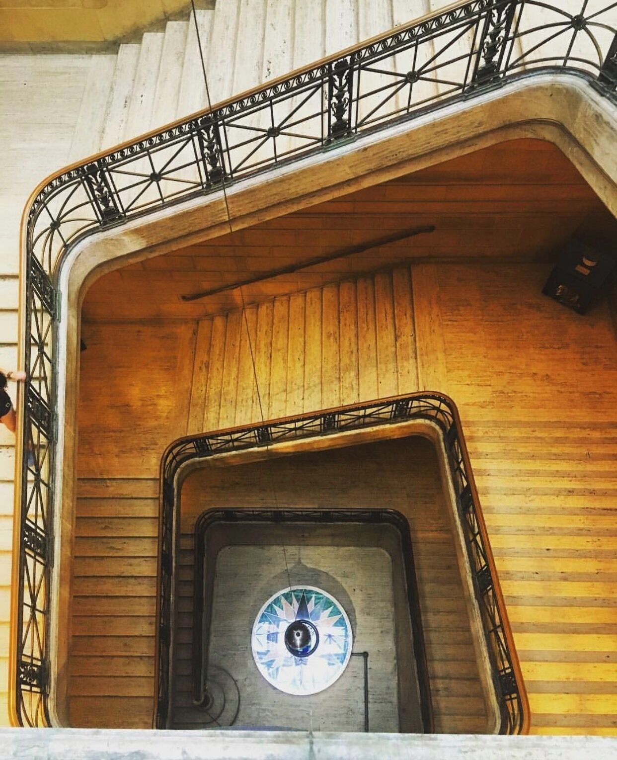 Franklin Institute in Philadelphia is one of America’s most popular science museums. It’s perfect for younger kids, and families as well. Throughout the year they have various exhibitions ranging from vintage video games to technology and design. Bonus: there’s also an IMAX theatre inside 😄 
#Culture #Philadelphia #Museum