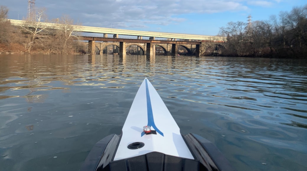 Show and Row #Sunday at Bachelors Barge Club! At the top of the loop on the #schuylkillriver #philadelphia #rowing #boathouserow #kidsfun #boathouse #coolplace #philly#schuylkillnavy